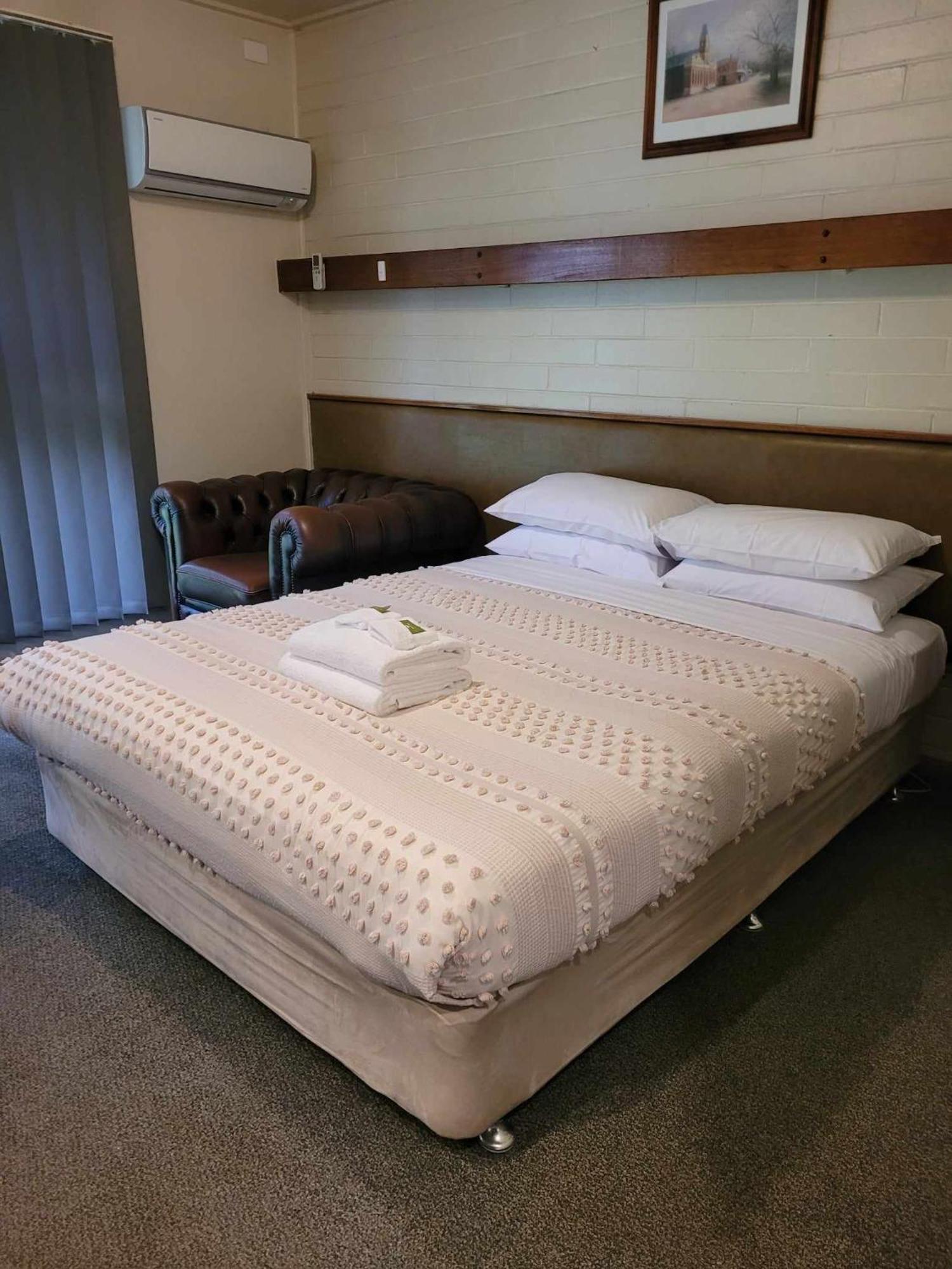 The Bright Motor Inn Extérieur photo